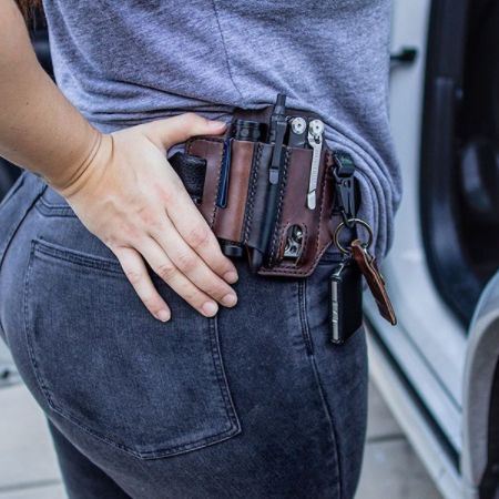 Miesten Aitoa Nahkaa Oleva Fanny Pack Monitoimityökalu Taskulampun Vyön Suojus Avaimenperällä