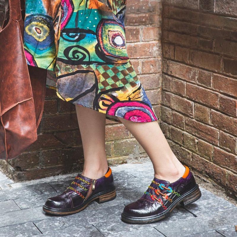 Naisten Retro Etniset Loafers Kengät Painettu Kohokuvioidut Patched Tikkaus Nahka Sivu Vetoketju Tasot