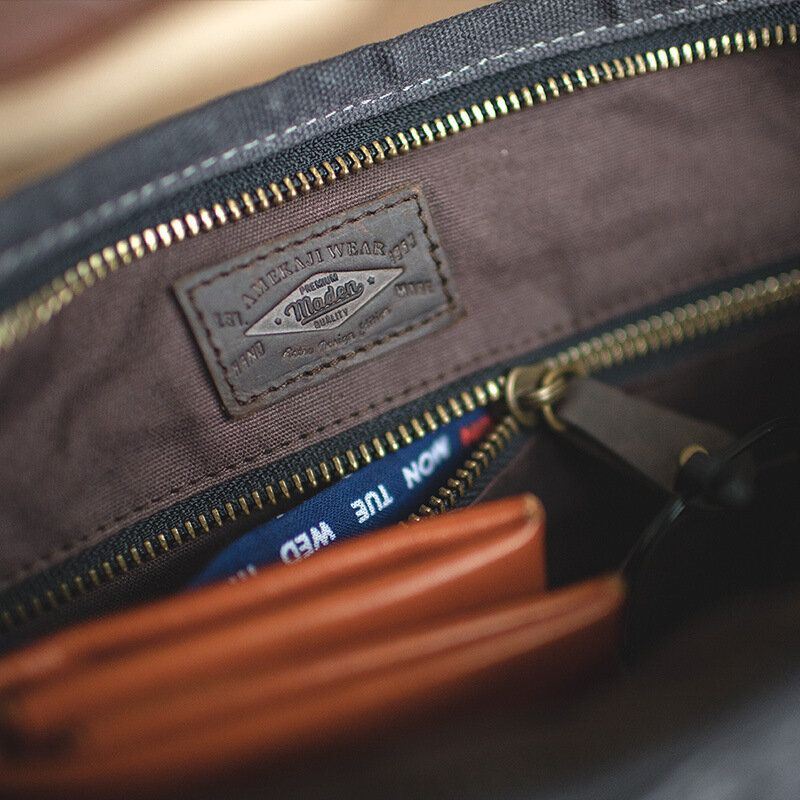 Miesten Simple Oil Wax Canvas Messenger Bag Vedenpitävä Vahvistettu Polyesteri Nauha Crossbody Laukku Olkalaukku