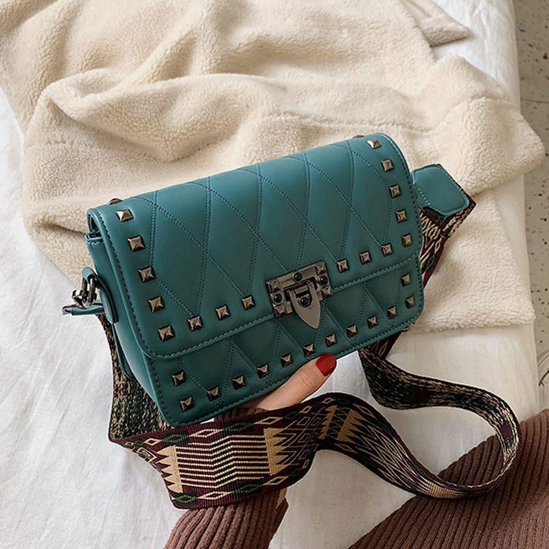 Naisten Muoti Pieni Vuorovesi Muoti Niitit Tuoksutyyli Crossbody Laukku Olkalaukku