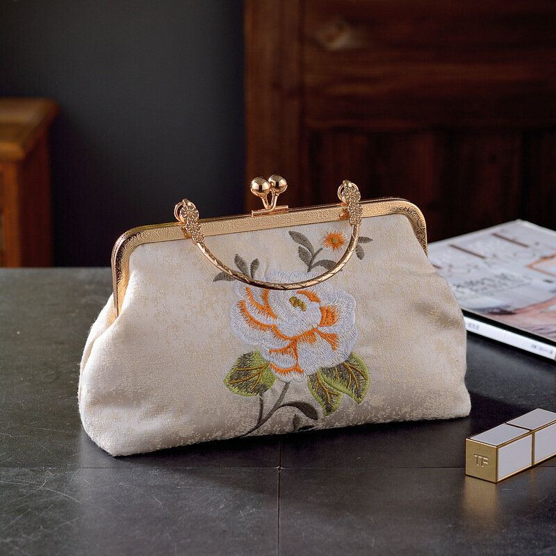 Naisten Tyylikäs Kiinalaistyylinen Kukkakuvioinen Brodeerattu Käsilaukku Hieno Laitteistomuotoilu Hieno Kangas Cheongsam Clutch Laukku