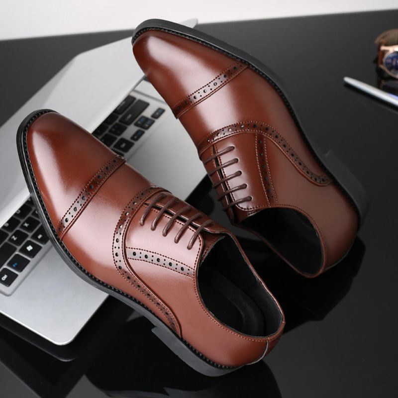 Miesten Brogue Carved Casual Business Oxfords -mekkokengät