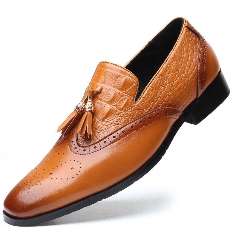 Miesten Brogue Tupsu Decor Mekko Loaferit Slip On Business Casual Juhlakengät