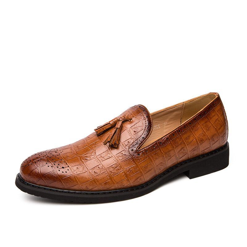Miesten Brogue Tupsu Decor Mikrokuituinen Nahka Slip On Juhlakengät