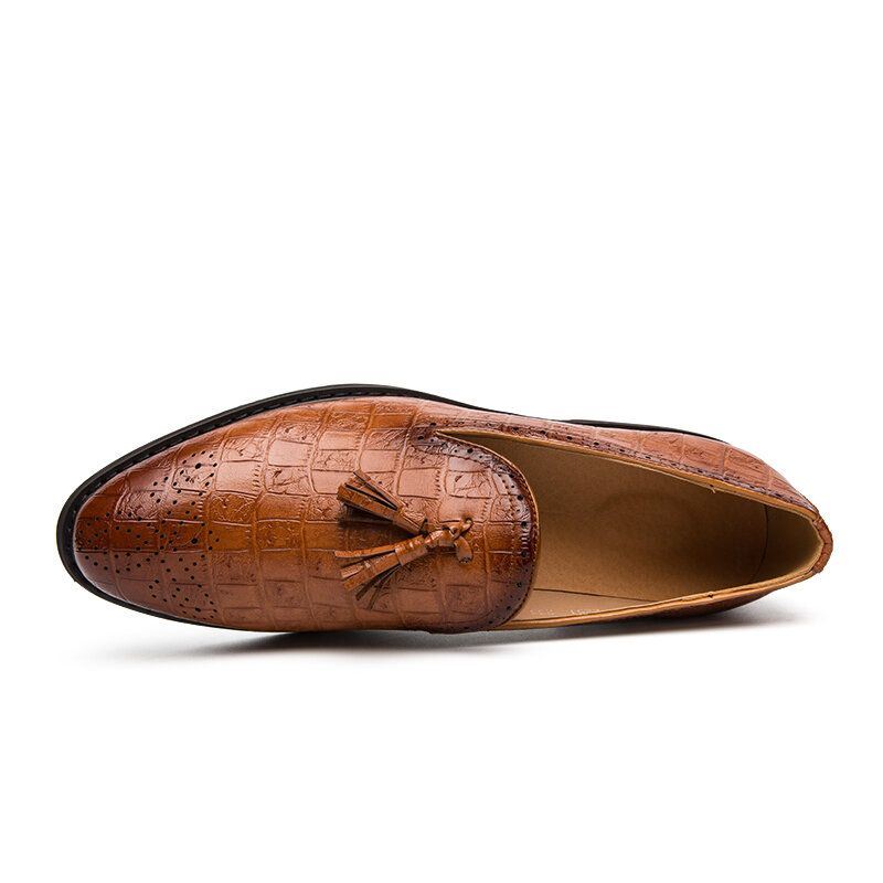 Miesten Brogue Tupsu Decor Mikrokuituinen Nahka Slip On Juhlakengät
