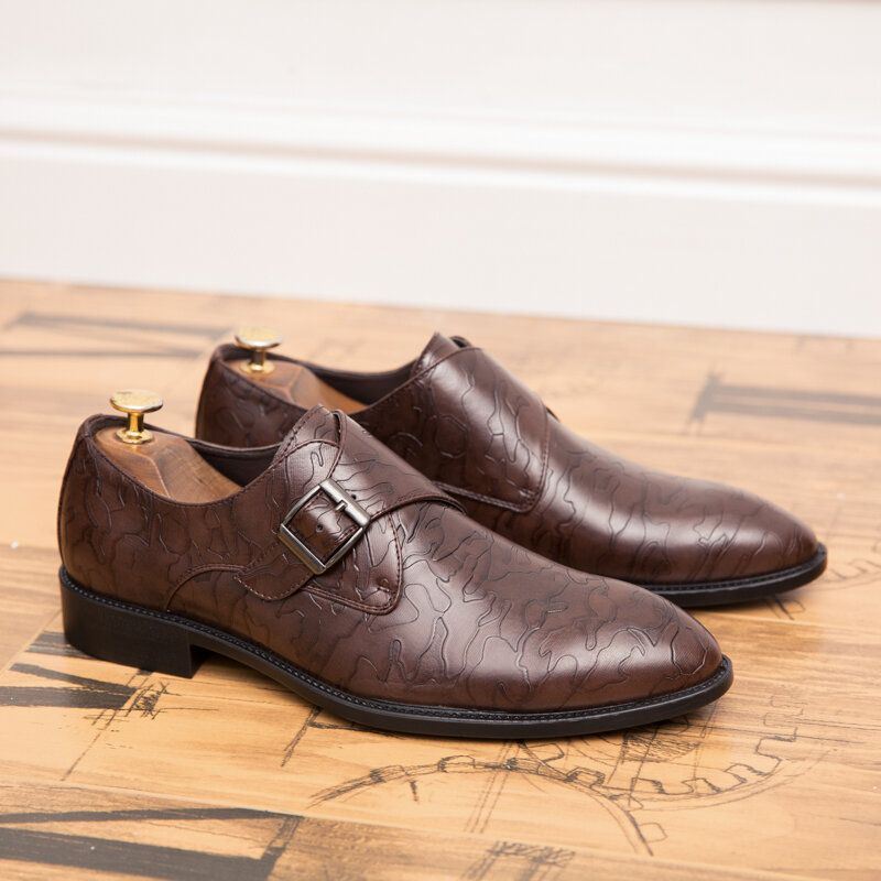 Miesten Muoti Brittityyli Kohokuvioidut Metallisoljet Business Casual Juhlakengät
