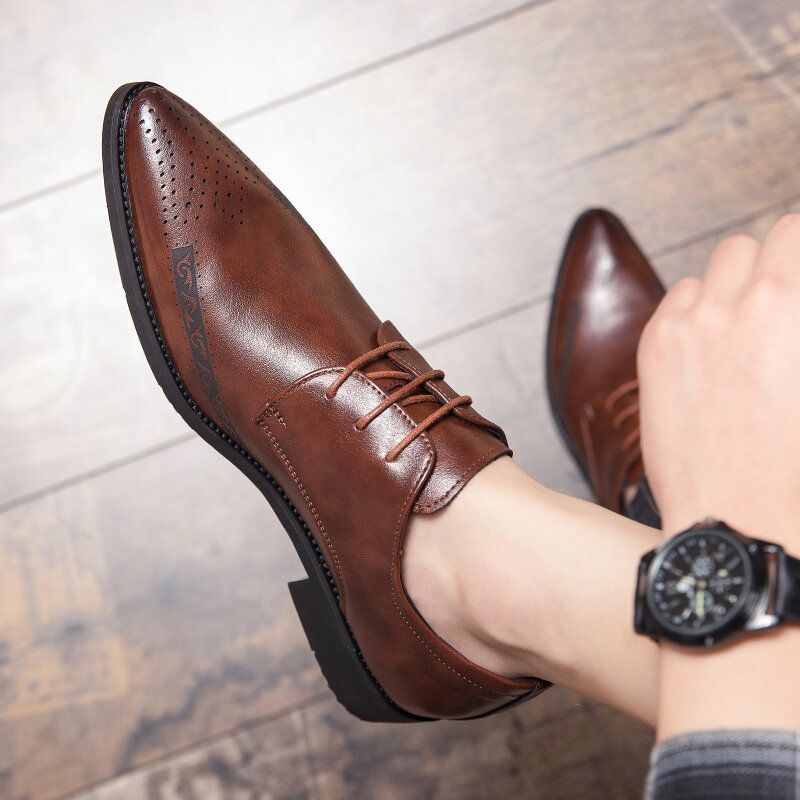 Miesten Teräväkärkiset Nauhat Business Brogue -mekkokengät